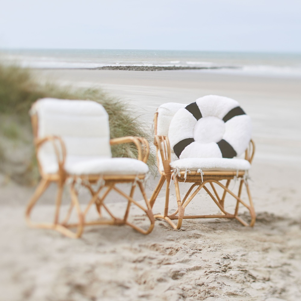 Dans une ambiance maritime sur les côtes de la mer du Nord, voici notre coussin Deauville.