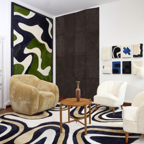 Our Étretat round rug available in our Saint-Germain des près Boutique in Paris.