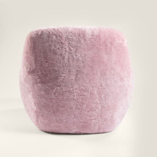 The Norki design office imagined this armchair on a swivel base, and our workshop luxuriously upholstered it in pink shearling.