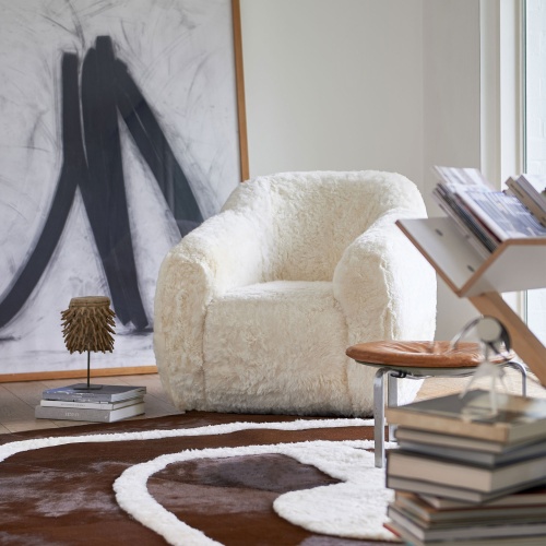 Fauteuil Coco blanc de Norki pour une décoration au style intemporel. Ce mobilier s'installera dans une chambre, dans un bureau