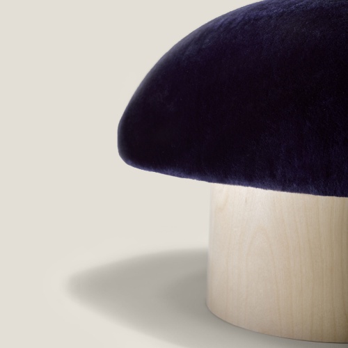 Un design minimaliste et intriguant pour notre pouf de luxe.