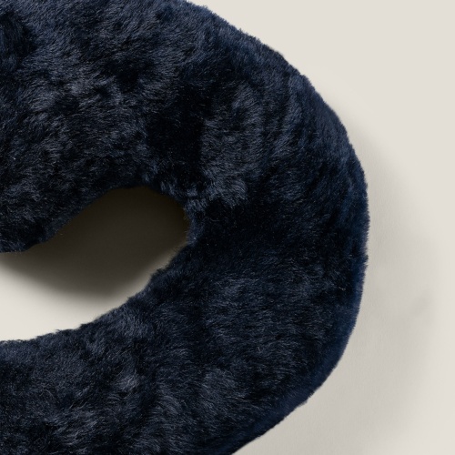 An organic and comfortable shape for our Navy-blue Fluxus cushion.