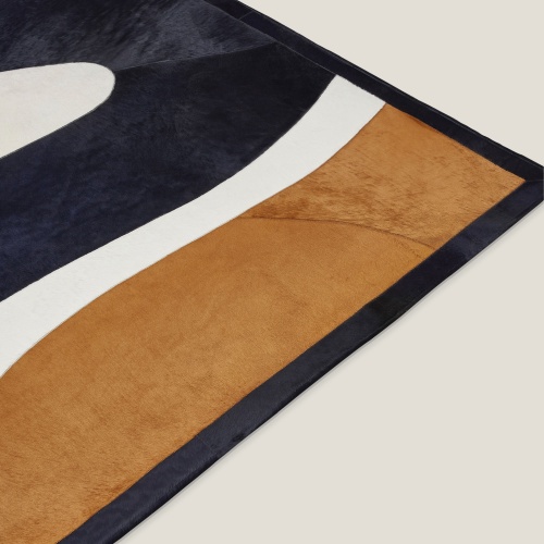 Rectangular rug with a pretty navy blue cowhide finishing border