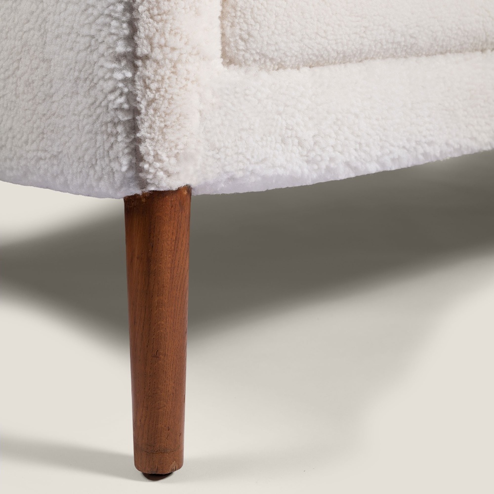 Beech legs that contribute to the timeless charm of the seat.