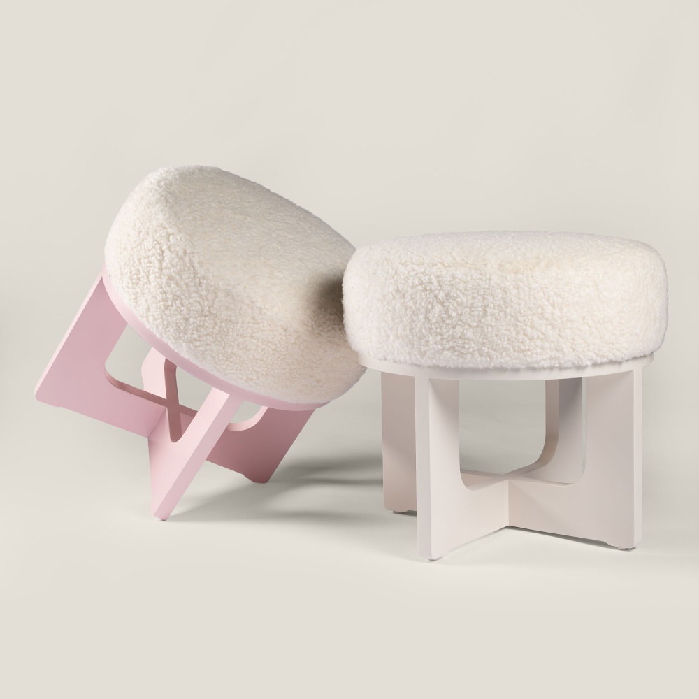 Petit pouf assorti rose et blanc, hauteur d'assise 42 cm aux finitions luxueuses