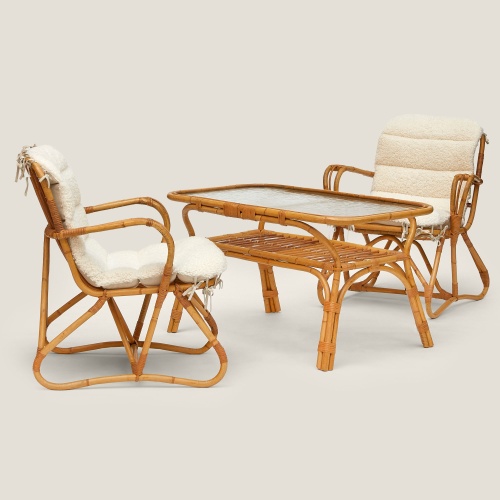 Fauteuils et table de jardin vintage en rotin.