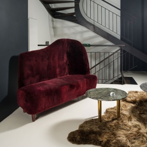 Buy a small vintage sofa with a high back in burgundy shearling - Curation Norki