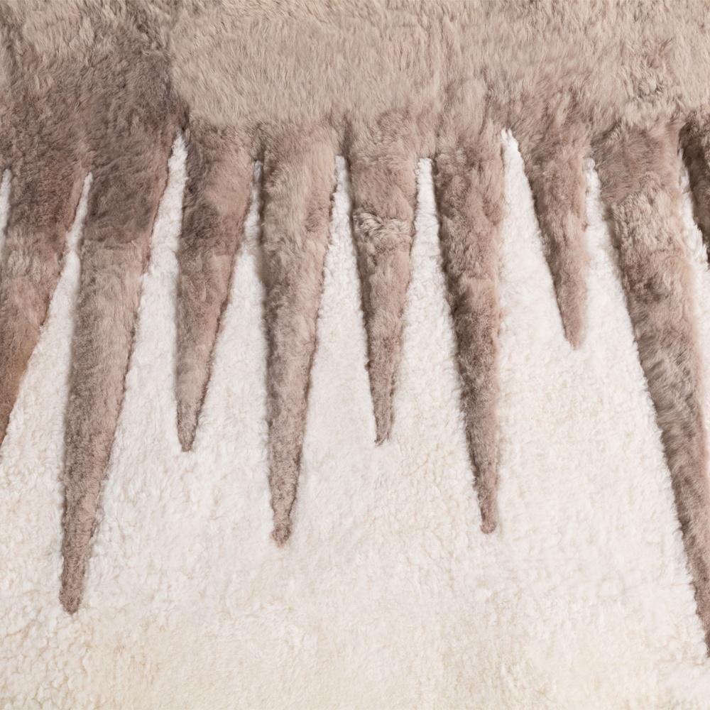 Perfect rug for your mountain chalet with a pattern reminiscent of stalactites.