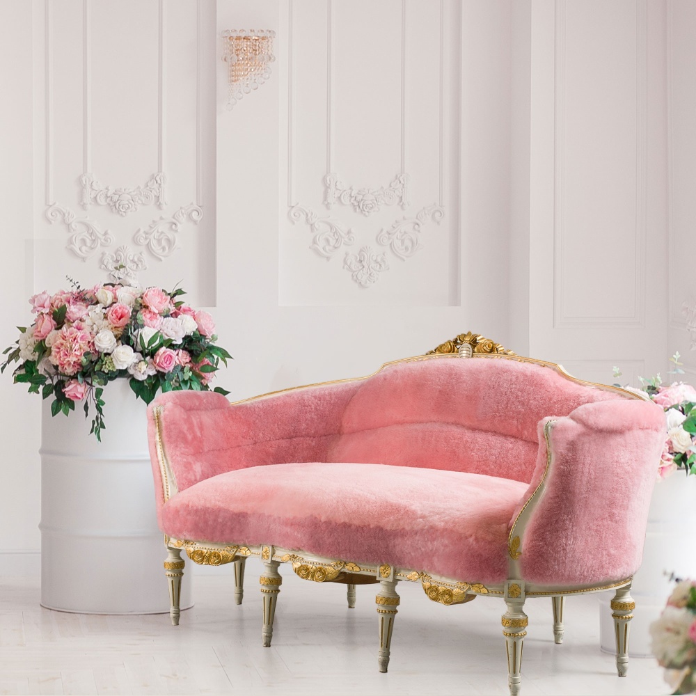 Banquette rose audacieuse pour décorer un salon stylé et décalé