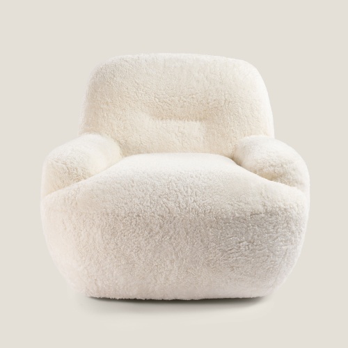 Comfortable white shearling oraganic armchair, W 2,88 × H 2,42 × D 2,62 ft y Maison Norki. A french furniture manufacture.