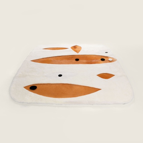 Large chic rug with rounded corners and organic shapes.