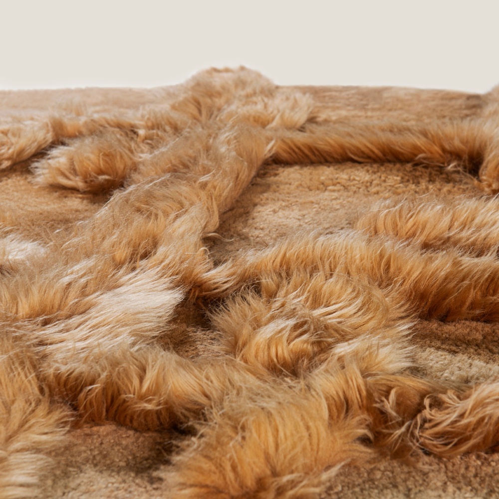 High quality finishes for this sheepskin long-haired round rug with a non-slip lining