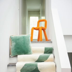 Square cushion 50 × 50 cm, green and beige, in shearling and nubuck (suede leather).