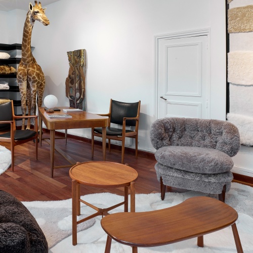 Otto Schulz armchair, Hans Wegner and Josef Frank coffee table for luxurious vintage decoration