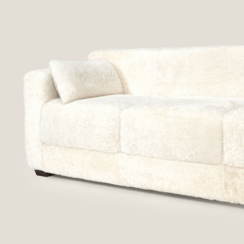 A unique piece of furniture with a chic and retro design by Norki. A timeless sofa with an incredible comfort.