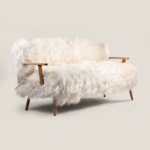 White sheepskin sofa with tapered legs. Sizes W 2,3 × H 3 × D 2,5 ft. A Maison Norki signature.