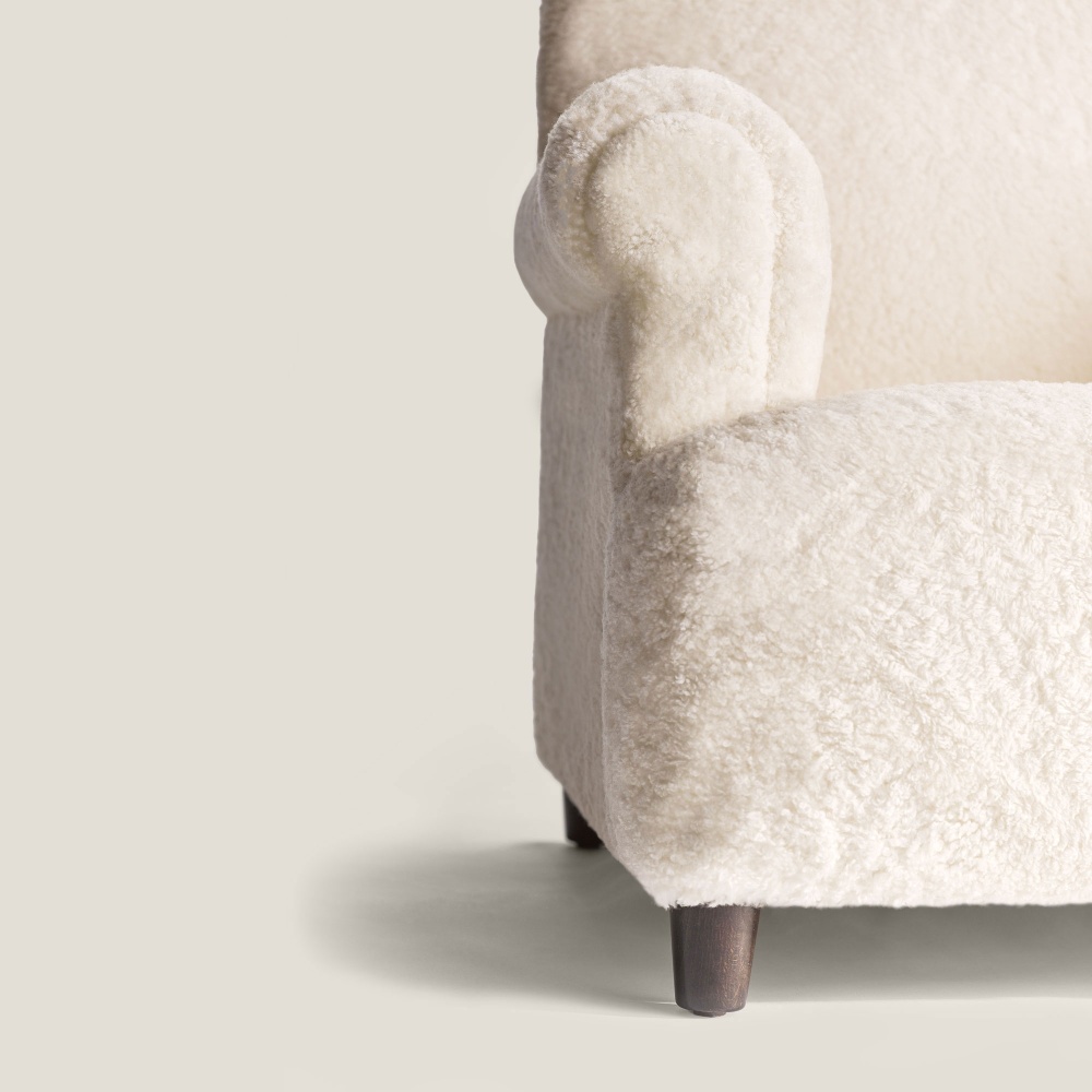 Charming, high-end reading chair in hide with traditional styling, designed and produced by Maison Norki.