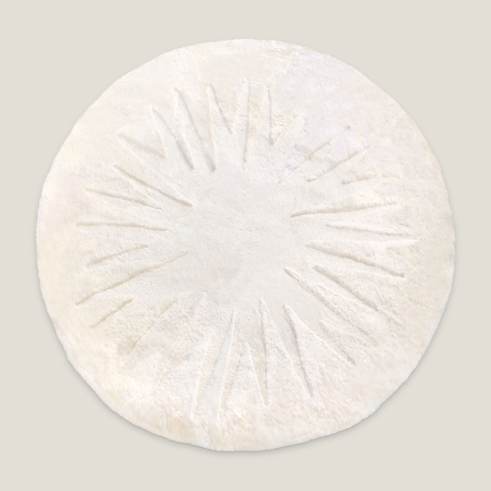 Round white designer rug in shearling with a refined pattern Signed Maison Norki × Valérie Serin Lok