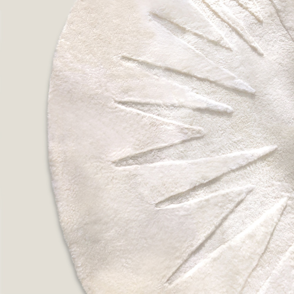 High-end white round rug in high quality shearling by Maison Norki