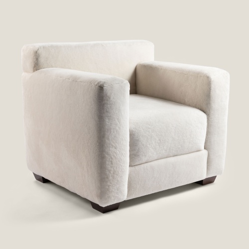 Top-of-the-range white shearling armchair with club style and absolute comfort. The luxury of custom-made by Maison Norki.