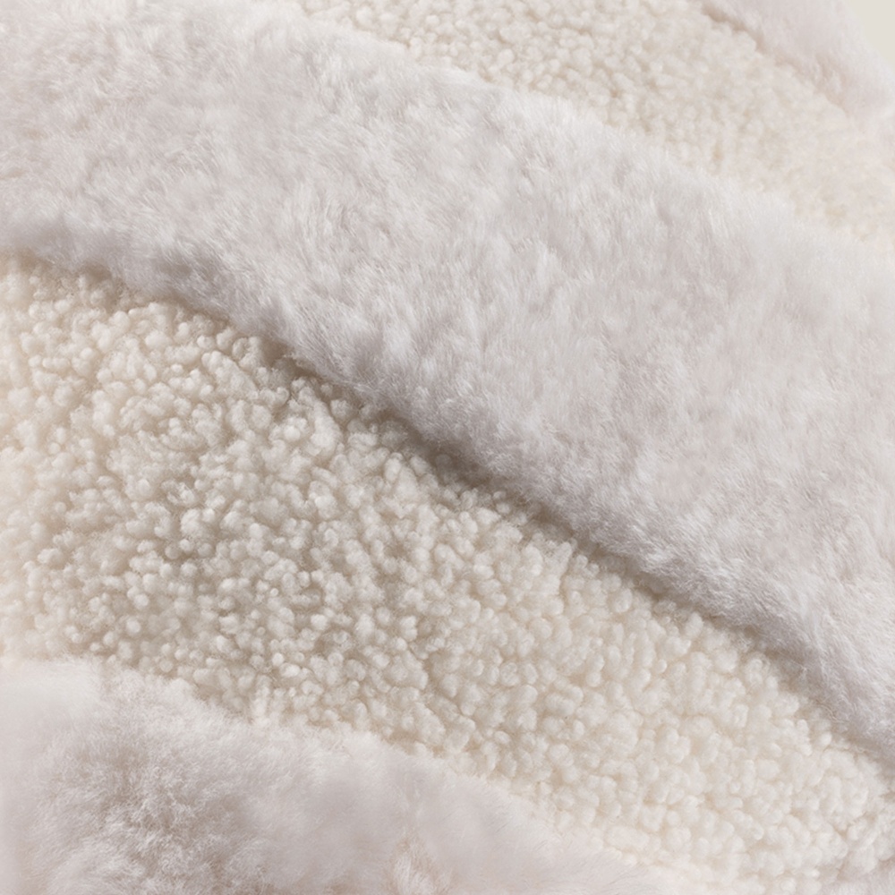 Luxurious and haute couture finishes for this elegant white cushion in sheepskin and white lambskin