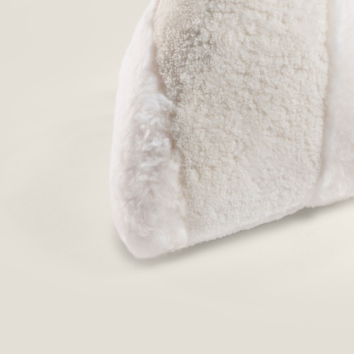 Curly white sheepskin and lambskin for this modern and chic, very decorative cushion