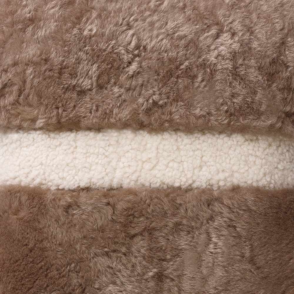 Beige and white sheepskin and shearling for this chic and refined cushion