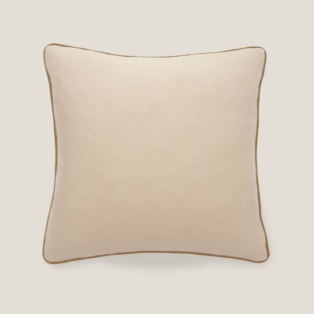 Beige cashmere and luxurious finishes for this high-end decorative object