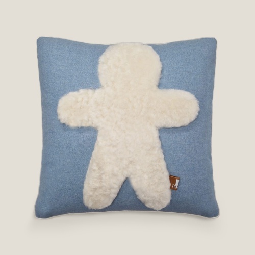 Coussin carré bonhomme de neige ou Manele alsacien bleu ciel et blanc par la Maison Norki