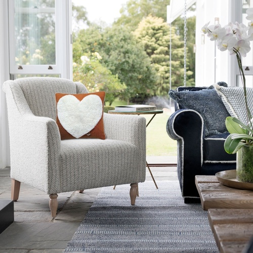 Quality heart cushion to charmingly decorate your armchair or sofa