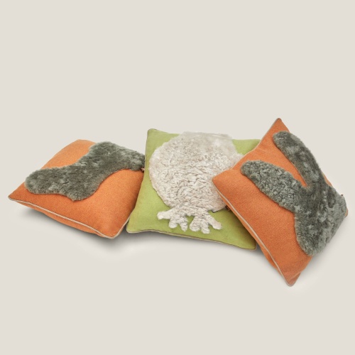 Déclinaisons de coussins 40 × 40 cm en coloris assortis orange et vert pale