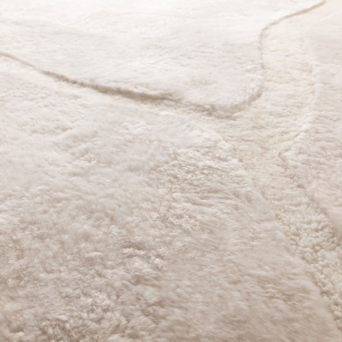 Matériaux naturels, savoir-faire français de haute qualité pour ce tapis de créateur