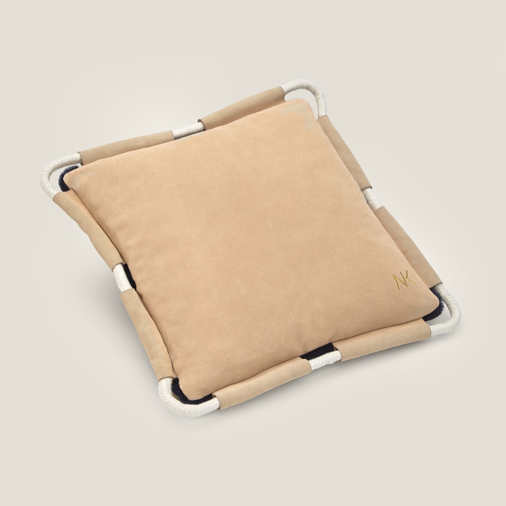 Cushion 40 × 40 cm, soft and comfortable.