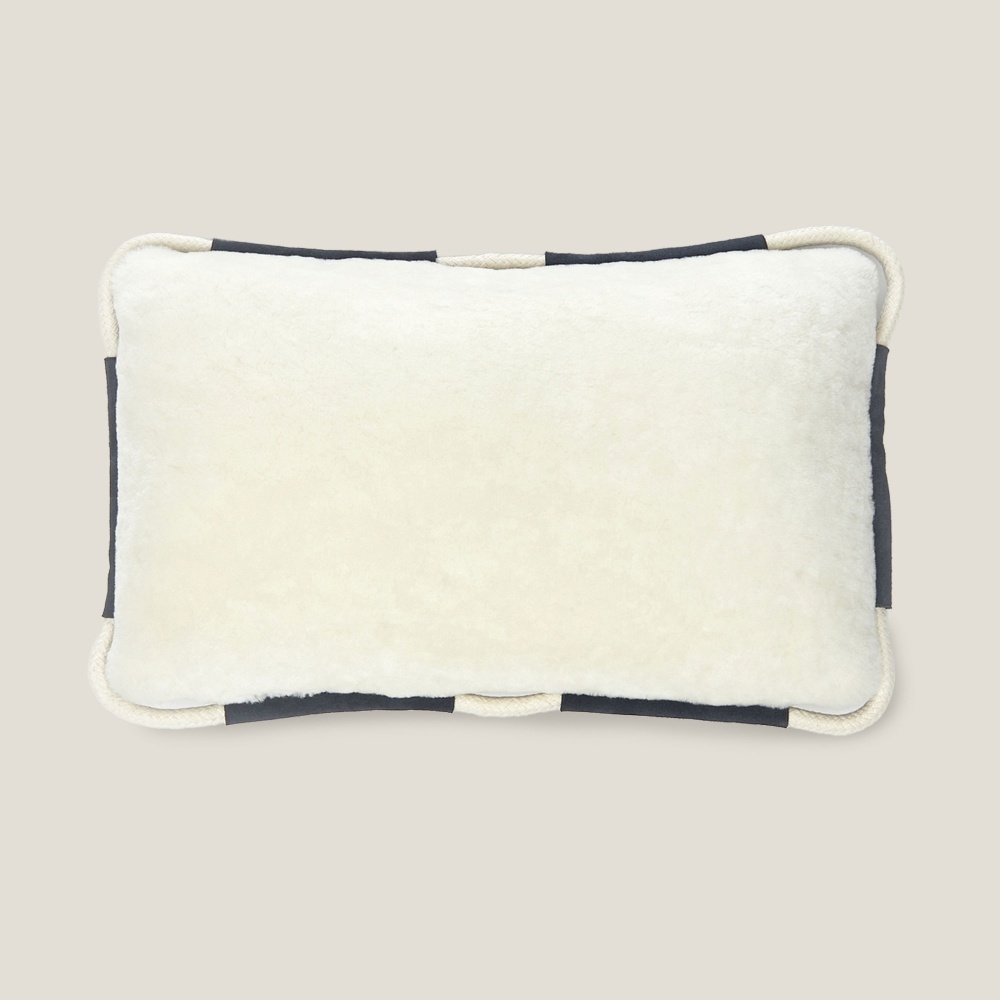 Coussin rectangle 30 × 40 cm, bleu et blanc.