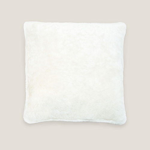 Rectangular white cushion in Norki shearling, dimensions 35 × 45 cm