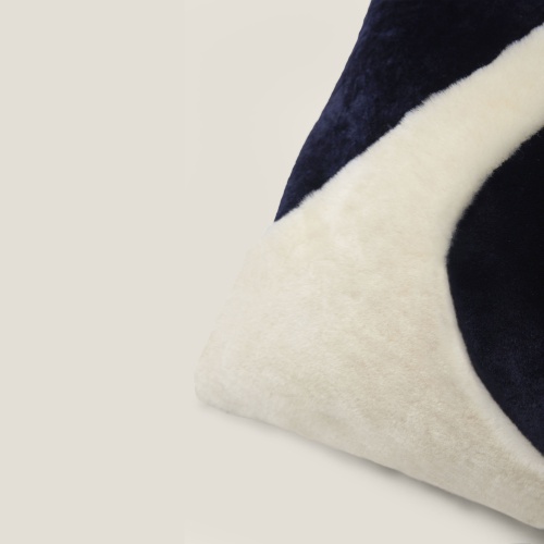 The haute couture finish of our cushion reveals all the expertise of our craftswomen.