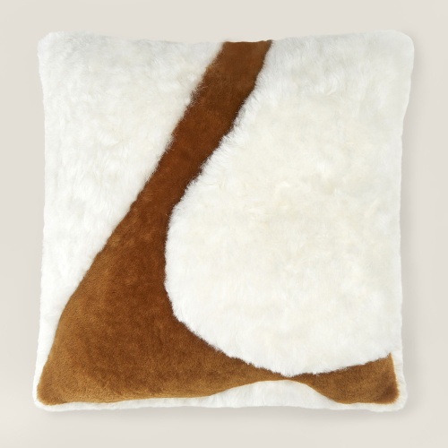 Coussin carré en agneau velours camel et mouton blanc 50 × 50 cm.