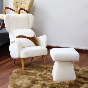 Square cushion in camel shearling and white sheepskin 1,64 × 1,64 ft.