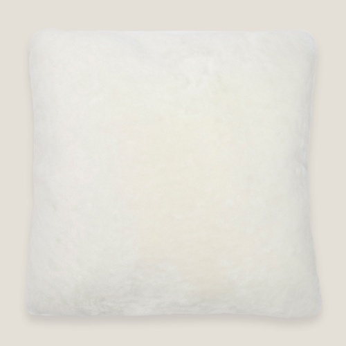 One side in natural white sheaved sheepskin.