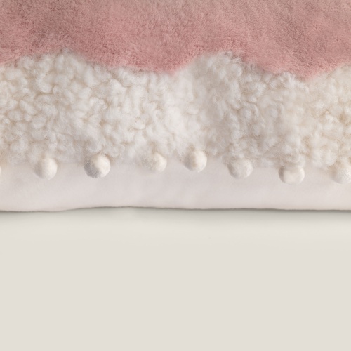 Focus on the white details that create a border between the shearling and white cashmere face.