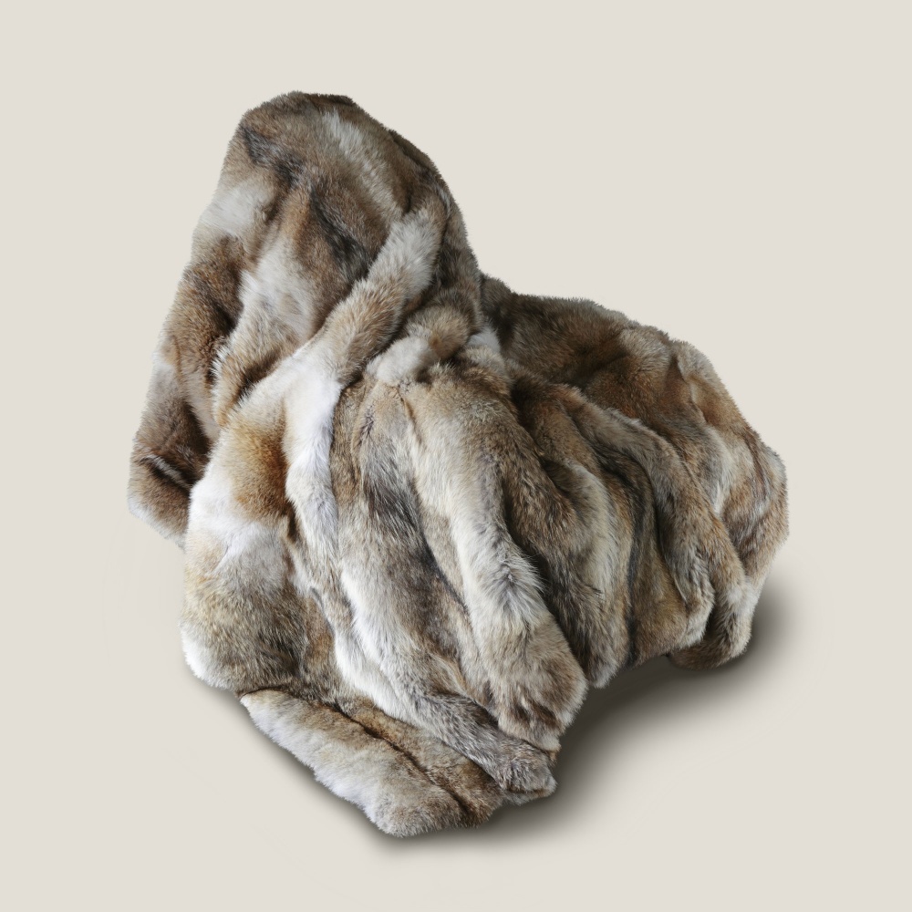 Luxurious rectangle throw 150 × 200 cm in natural coyote fur by Maison Norki