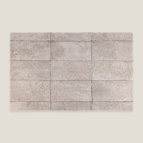 Buy online a rectangular shearling blanket in a pretty, very chic gray-beige shade