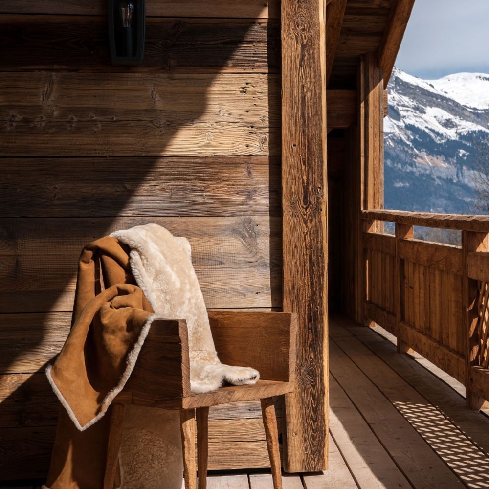 A natural hide blanket to warm you on the terraces of your mountain chalet