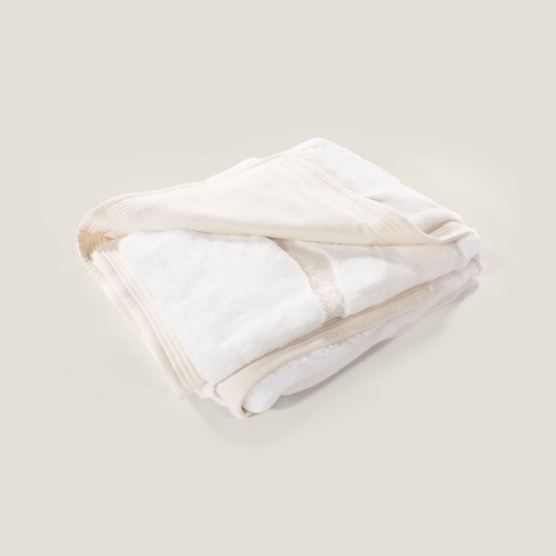 Warm and soft high-end white blanket in rex rabbit and shearling