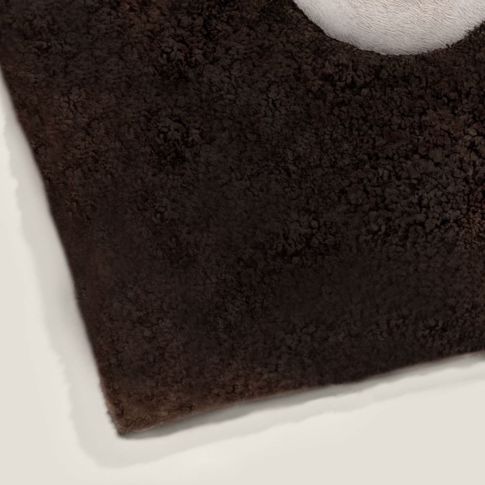 Rectangular blanket in dark brown shearling, assembled by hand in France in the Norki workshop