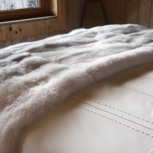 Rectangular blanket in very high quality white fox