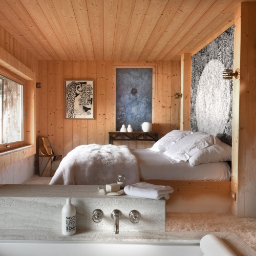 Interior design for the bedroom of your mountain chalet with a luxurious white fox blanket