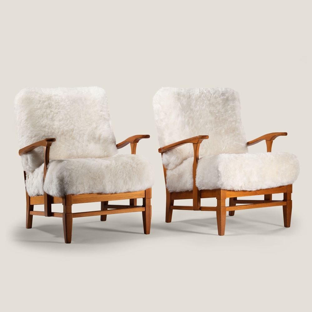 Pair of vintage Scandinavian armchairs in pitch pine and white cushions - Norki curation