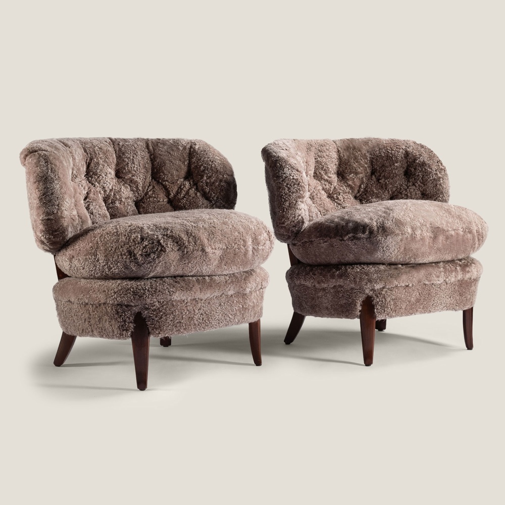 Acheter une luxueuse paire de fauteuils Otto Schulz rénovés en peau lainée beige - Curation Norki