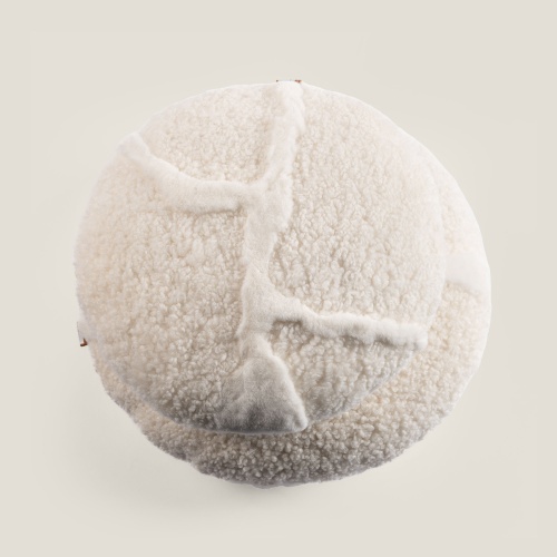 Round cushion diameter 35 cm in white sheepskin, very comfortable and luxurious